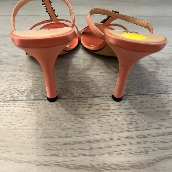 Vera Wang Coral Satin Embellished Heeled Sandals Size 5 Made in Italy - Picture 9 of 12